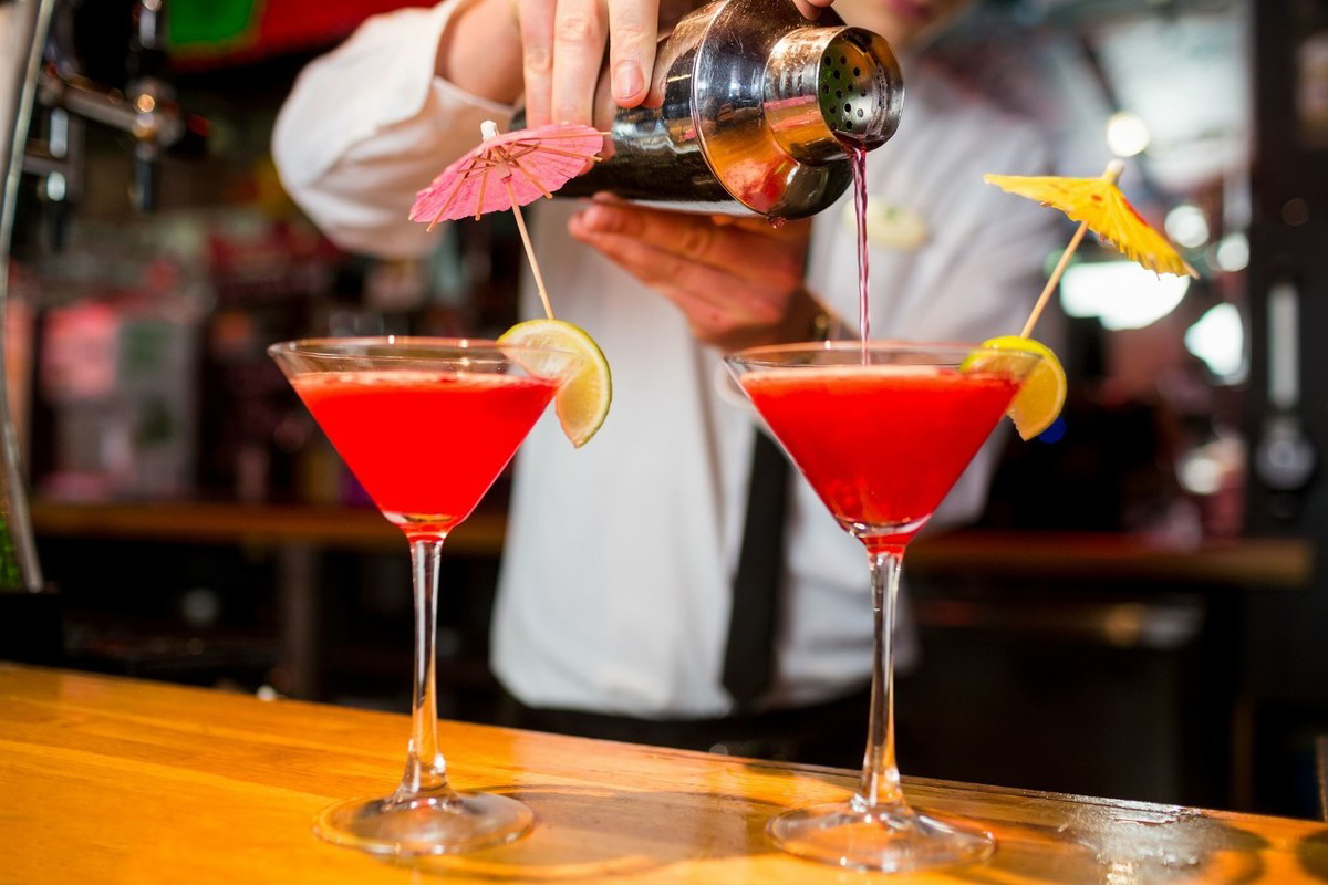 杜松子酒和金酒哪个好喝些,杜松子酒是烈酒吗