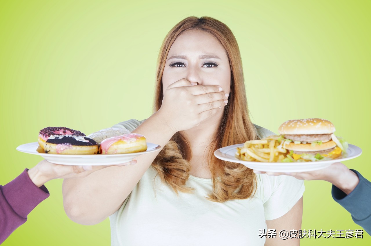 熬夜脸上长痘痘怎么办,熬夜吃辣椒脸上长痘痘怎么办
