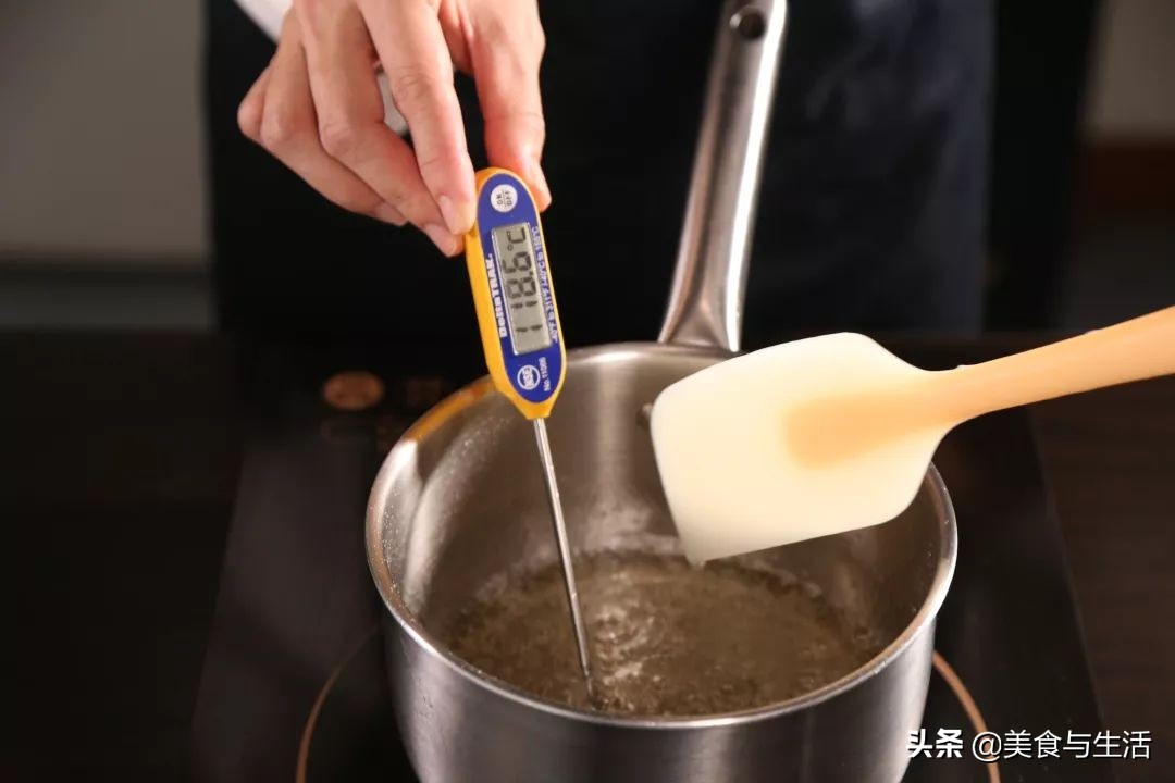 竟然比马卡龙还好吃？日本爆款小点心朗姆葡萄夹心饼干，超全配方