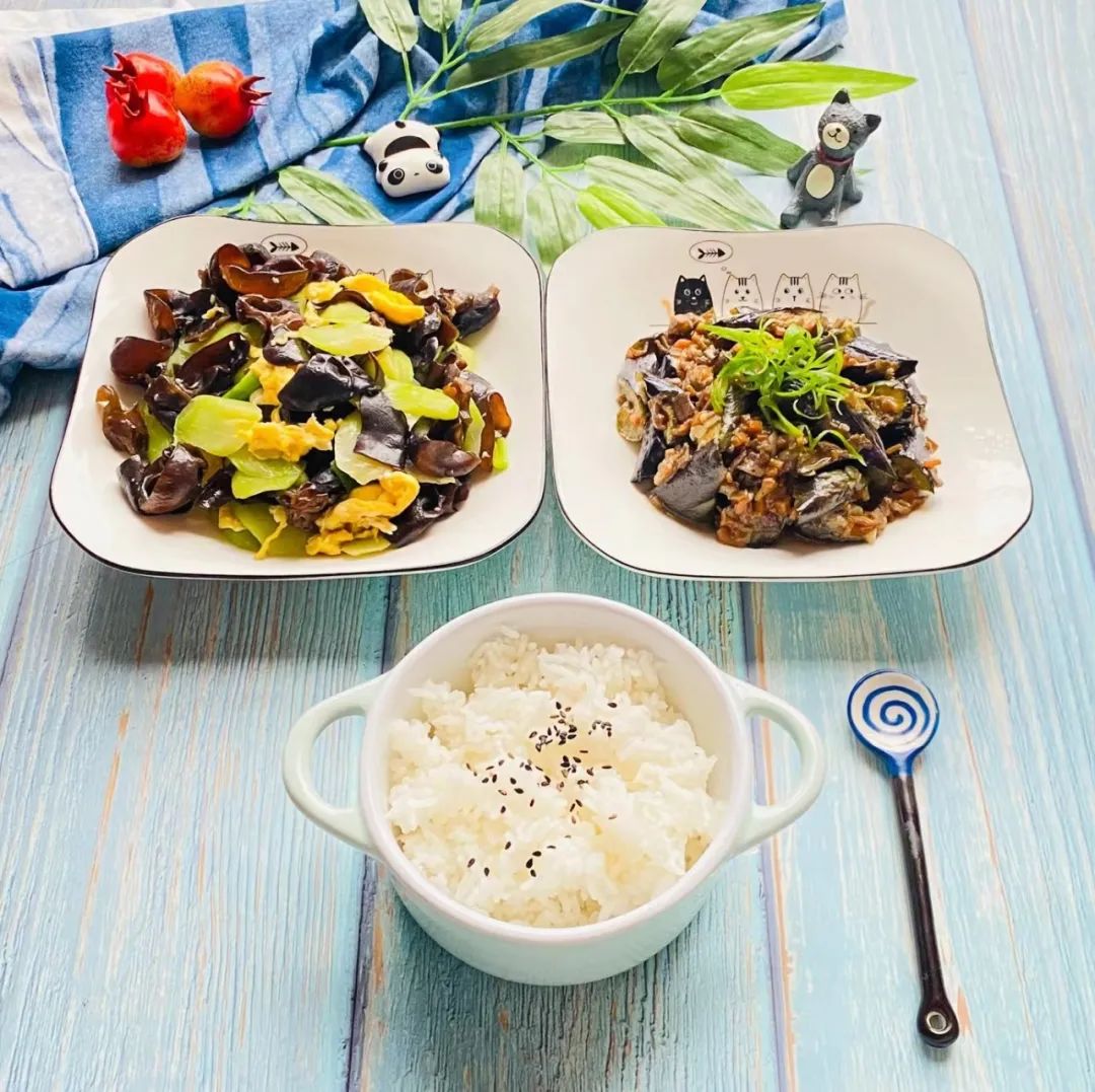 黑木耳跟什么菜炒排便最快,木耳和什么菜最好健脾