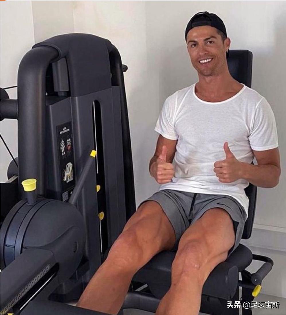 c罗泡面头打尤文秀肌肉,c罗背身照