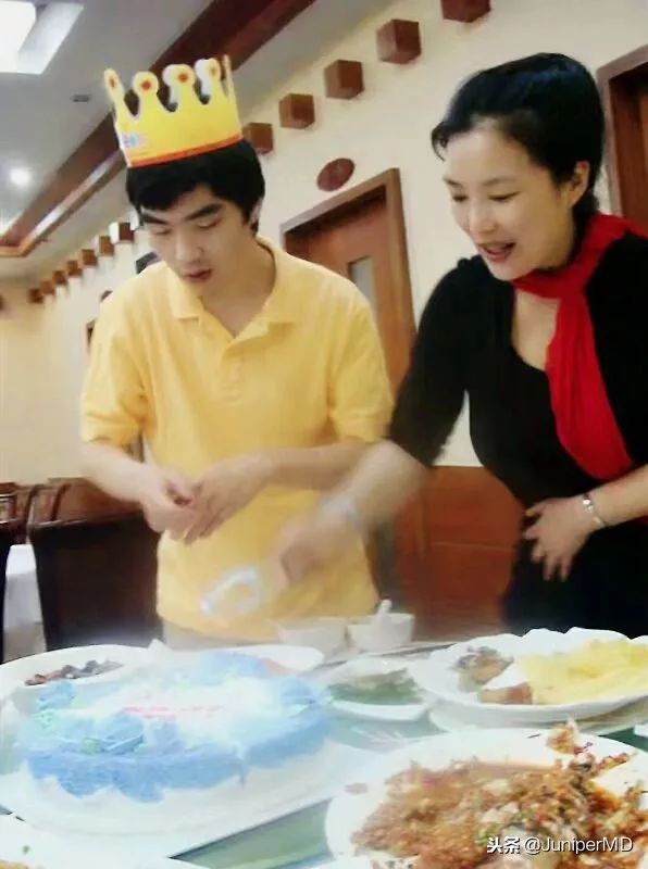 一个重度脑瘫患儿上过北大和哈佛,在黑暗中奔跑纪录片