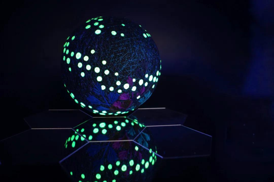 惊艳！“球上刺绣”你见过吗？她在球上绣出二十四节气，无数粉丝为之打call