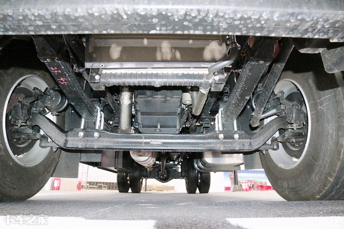 最便宜的国五6.8米载货车,15万以内最快的五款轿车