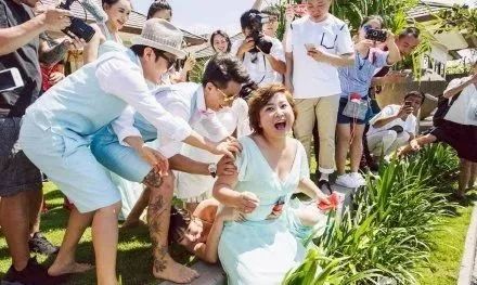 赵薇李湘近况,李湘拉赵薇直播卖货