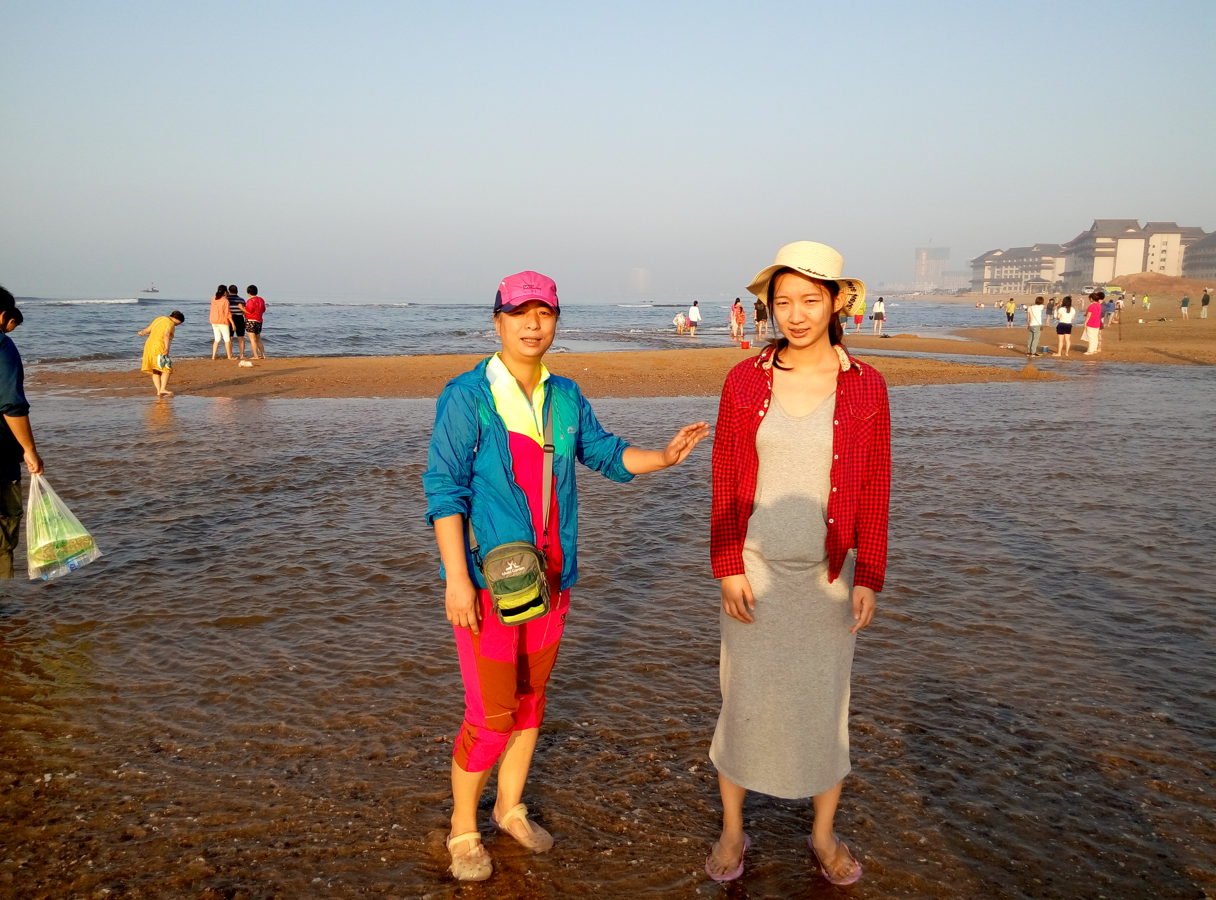 东戴河海滩美景尽收眼底,海水清澈波光粼粼