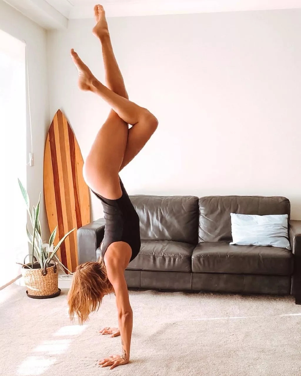 这组超火的球瑜伽,坚持1周后,腰细了,屁股也翘了