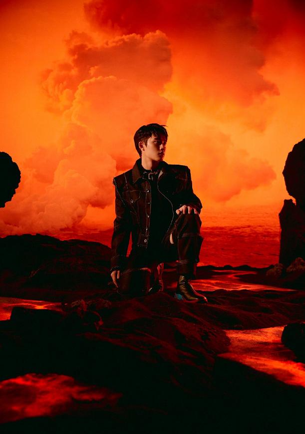 难为EXO的cody了!能找到这么多怪衣服,*钟金**仁用脸消化乞丐装