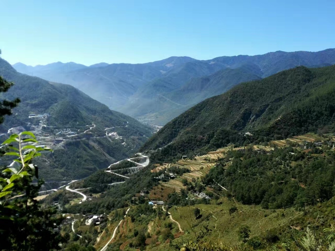 云南虎跳峡徒步线路初级,虎跳峡徒步28道弯