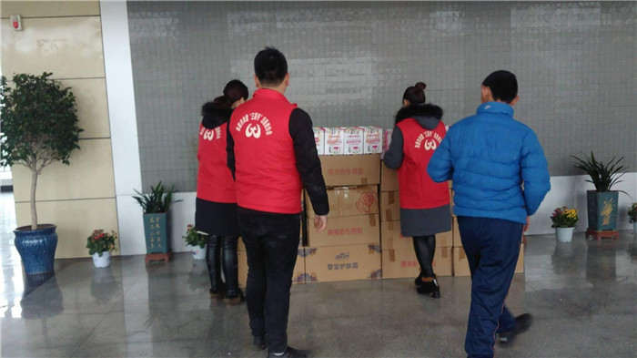 爱心人士关爱留守儿童,爱心人士关爱儿童