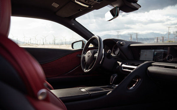 汽车太阳膜起气泡怎么处理,汽车新贴的挡风太阳膜有气泡