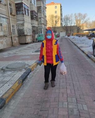 多彩小区成立“代购队”居民线上下单家门口取货