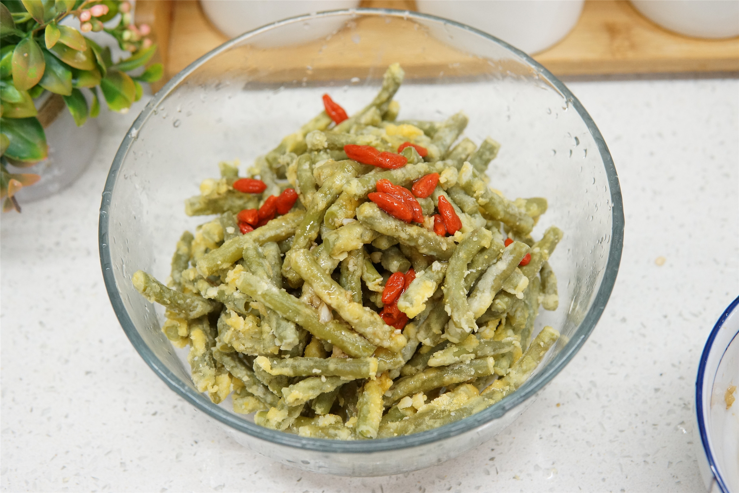 豆角别炒着吃了教你懒人做法,豆角新吃法不炒不凉拌