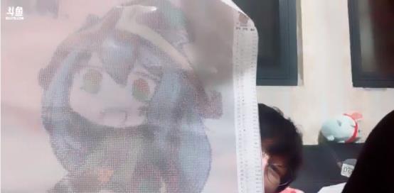 电子棍生日现场拆分快递，粉丝礼物很奇怪，吉吉王也应该是现场