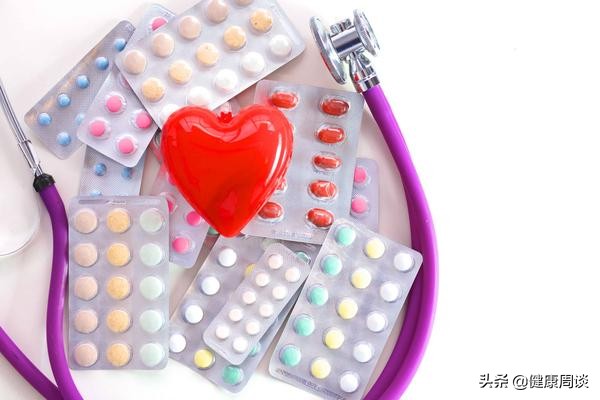 非布司他国内大降价，“痛风神药”效果好但有风险，患者谨记2点