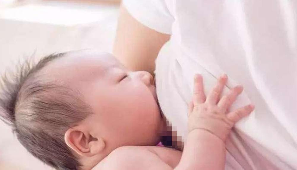 宝妈喂奶时可以用酒精消毒吗,宝妈喂奶要脱衣服吗