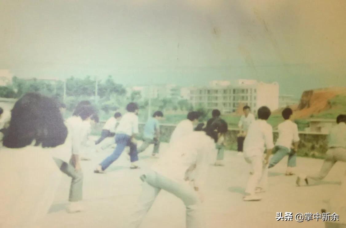 一起见证一所学校的成长,一起见证你的成长视频