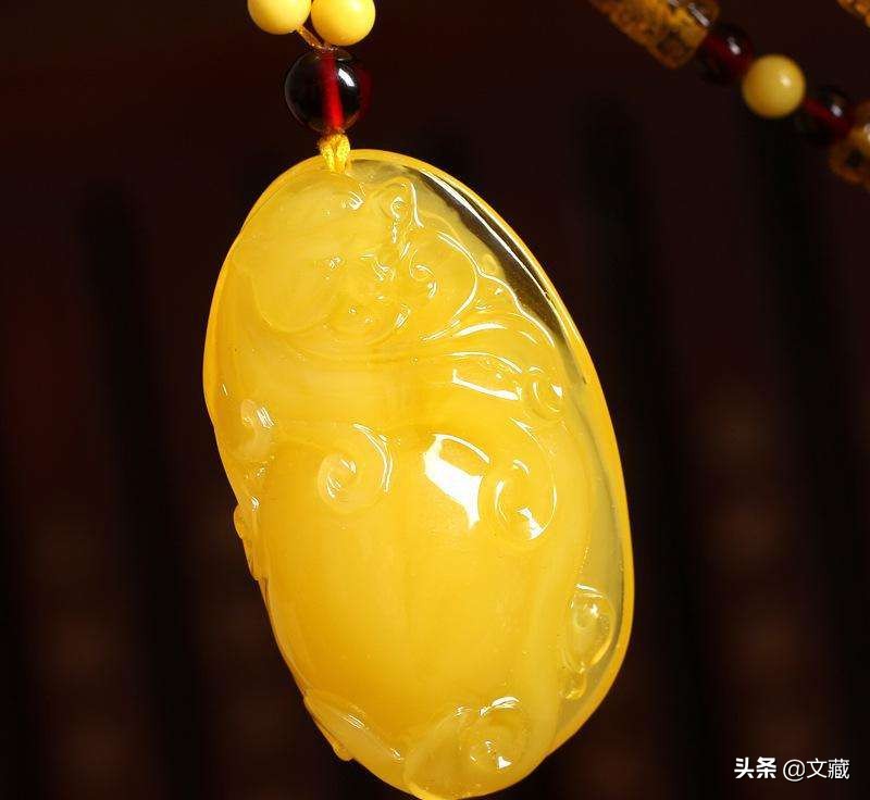 在全球掀起收藏浪潮,沉淀亿年得以形成,蜜蜡的魅力究竟在哪儿?