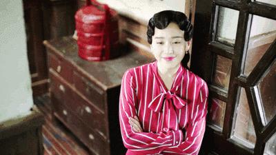 出门搭配衣服秋,王鸥夏季穿搭白色v领上衣