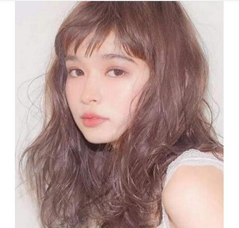 最流行的烫发发型减龄,女发型2020流行烫发全烫