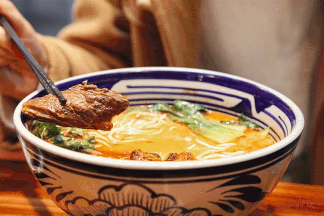 听说我的同事一天吃遍全世界，他是怎么办到的？