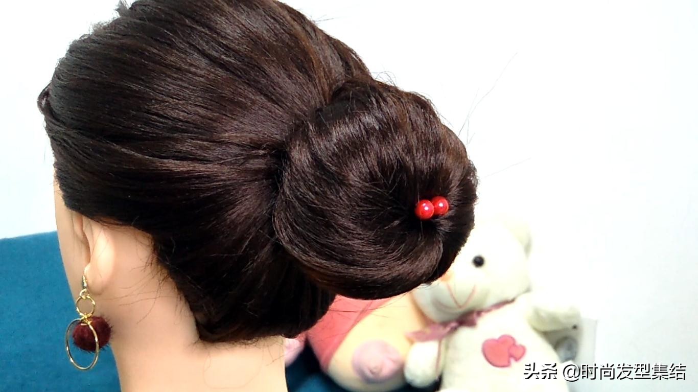 气质丸子头的简单扎法蓬松中长发,俏皮丸子头的简单扎法中长发