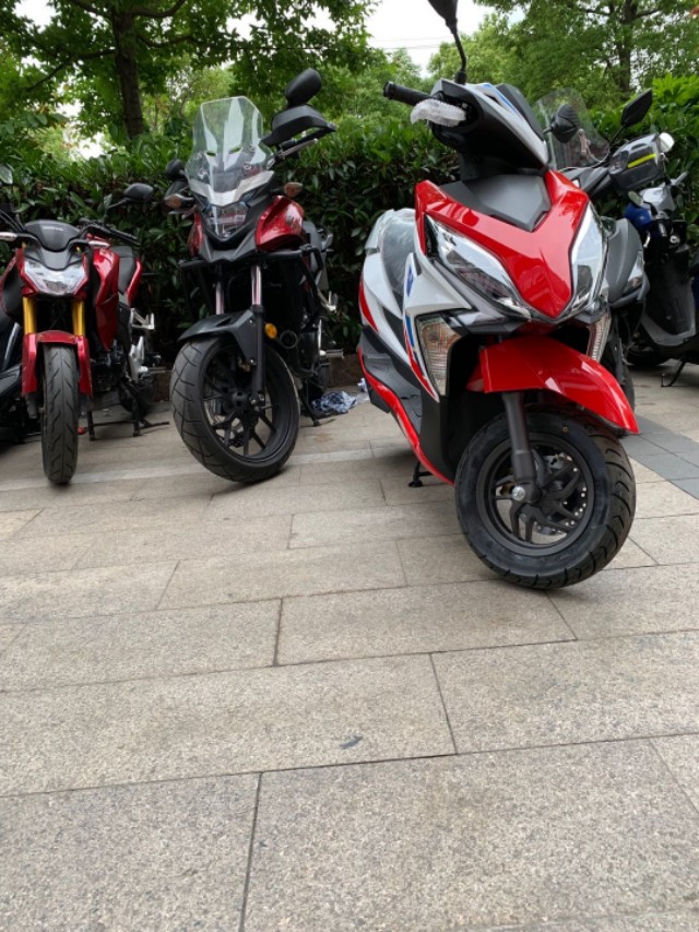 本田裂行踏板摩托长途改装,本田裂行125踏板跑山视频