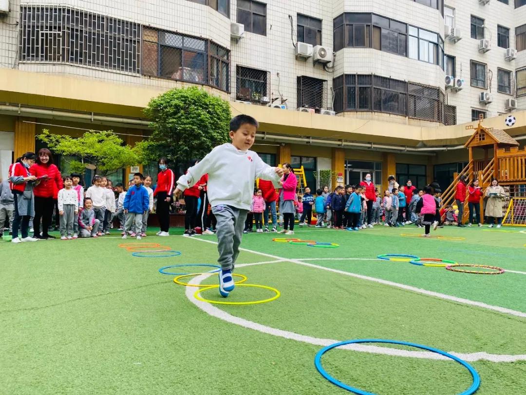 幼儿园足球嘉年华足球比赛视频,幼儿园足球主题游园活动