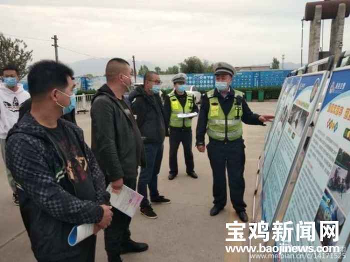 交警交通安全宣传提示,交巡警大队开展交通安全知识宣传