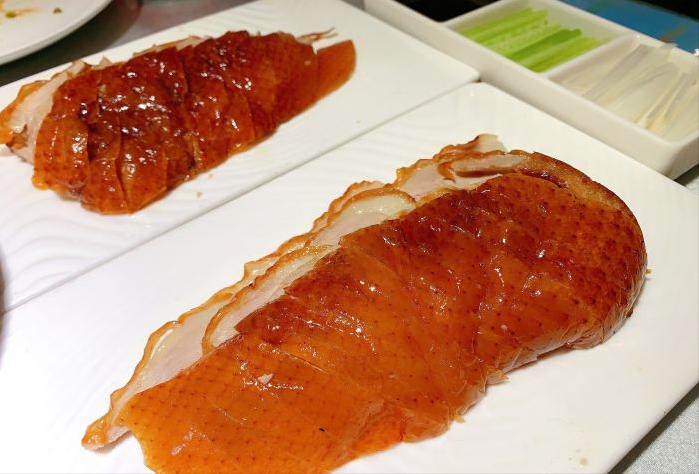 来北京必吃的美食北京烤鸭,北京又便宜又地道的北京烤鸭店