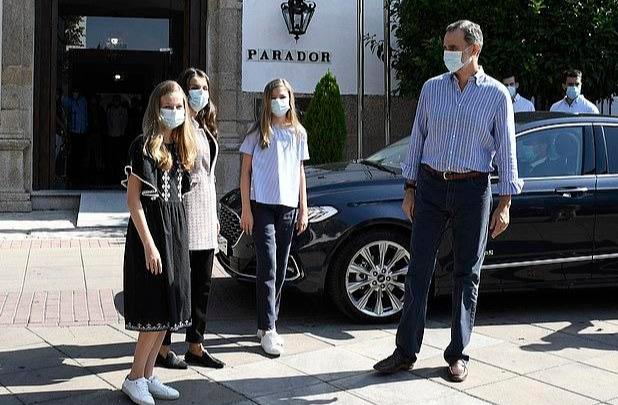 西班牙王后穿zara,zara品牌外穿背心