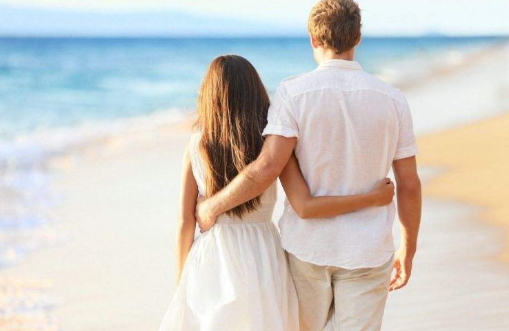 发现男朋友有个钻戒不是给我的,老公带回一个金钻戒