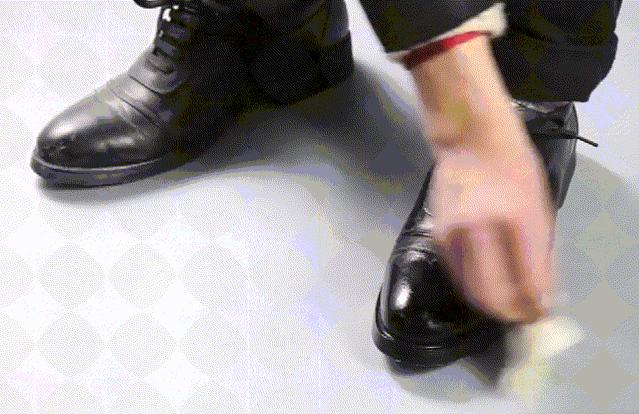 皮鞋穿脏了又有皱纹怎么办,黑皮鞋蹭痕修复小妙招