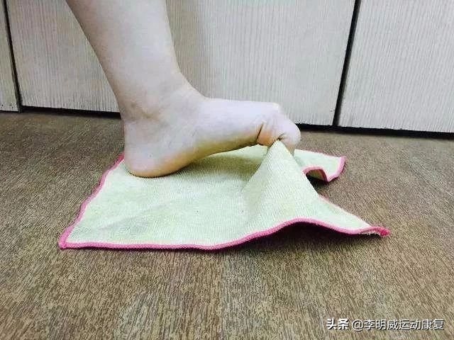 轻度脚踝扭伤的处理方法及康复,脚踝扭伤康复训练6种简单方法