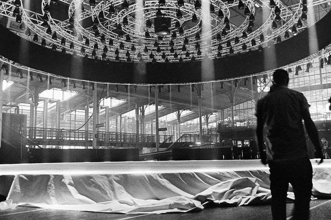 麦昆在时尚界的地位,时尚鬼才麦昆