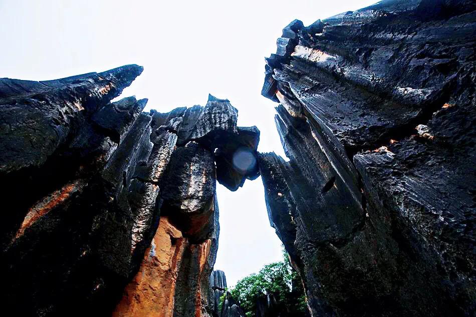 云南昆明天下第一奇观石林美景,天下第一奇观石林拥有喀斯特地形