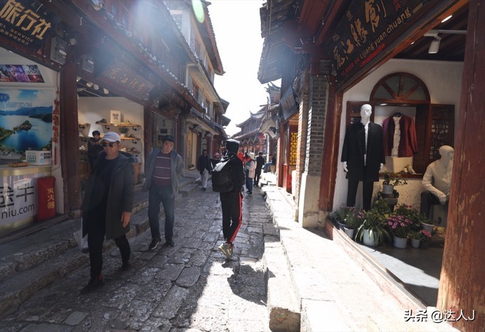 丽江的高颜值客栈逆天了，住一圈连回家的路费都省了！文末有福利