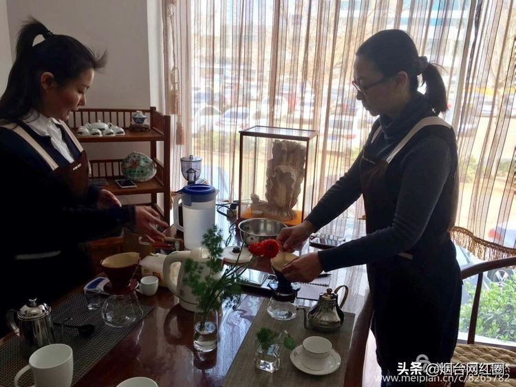 喜欢咖啡，因为那种独特的色香味。色泽凝重，透着忧郁和冷寂