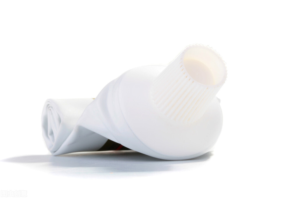 小孩吃饭衣服好多油渍怎么清洗,吃饭油渍溅衣服上了怎么快速去除