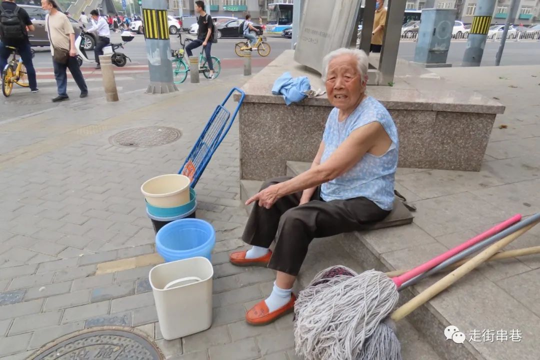 疫情期间还有人摆地摊吗,疫情期间摆摊生活的人