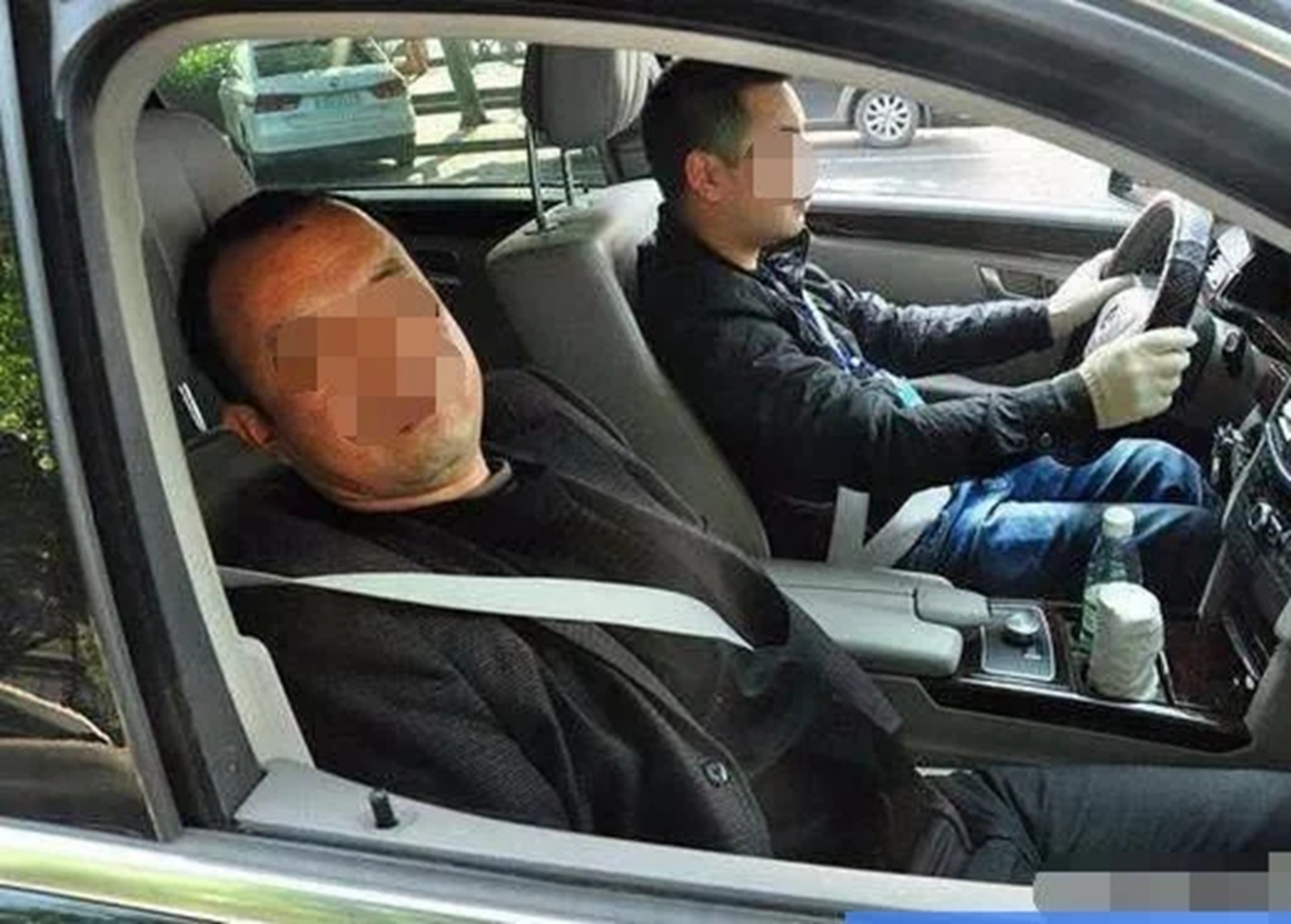 喝酒坐在车里等代驾被扣12分,喝酒在车里等代驾扣了12分