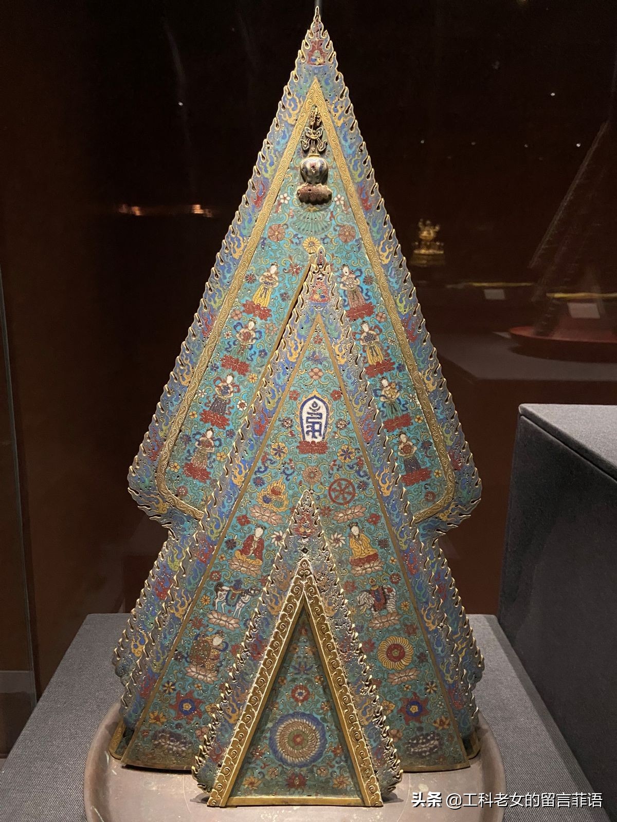 妙宝庄严:一种佛供器,宫外可食用,在清宫里就只能看