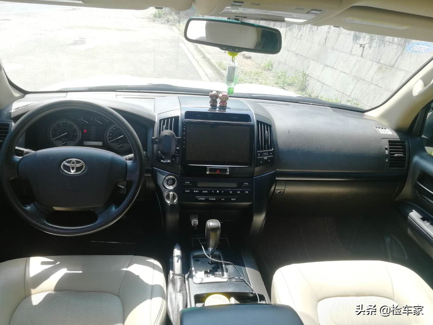 丰田兰德酷路泽手刹刹车位置,酷路泽28万左右的车