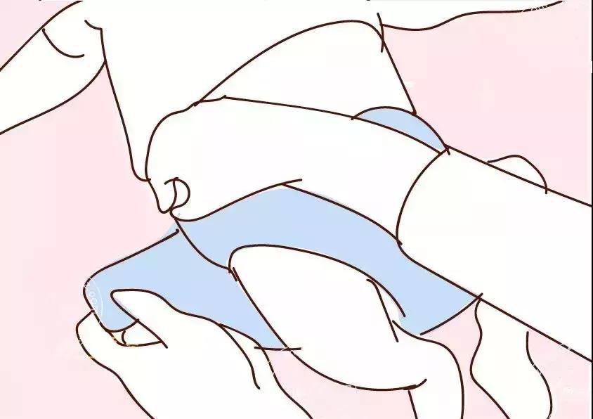 三个月宝宝穿纸尿裤哭是怎么回事,三个月的宝宝晚上换纸尿裤哭闹