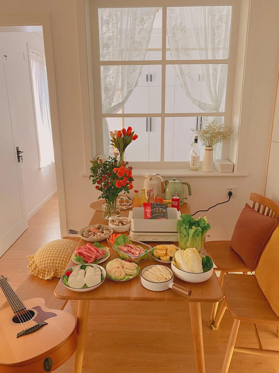 又一独居女孩爆红！买下60m²二手房，仅花4.5W装成全能“大胃王”