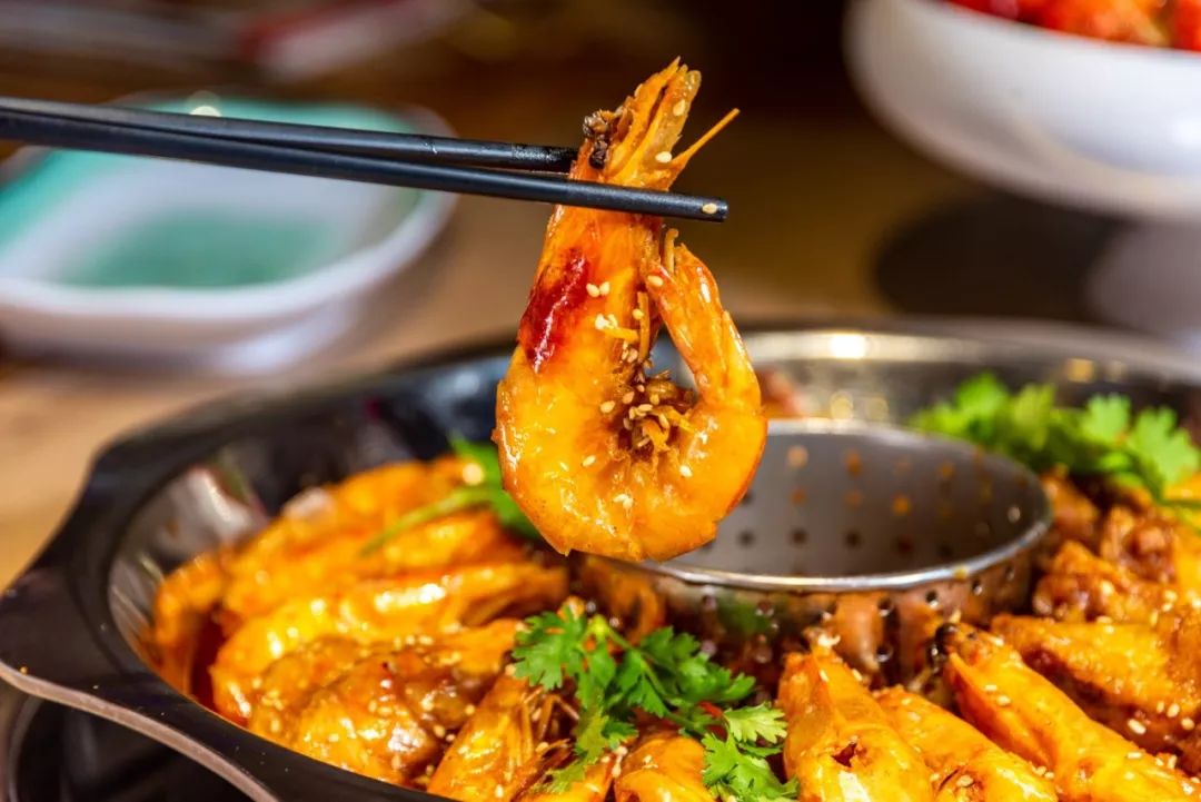 大连这家店两人一锅吃到撑，吃完虾还能涮火锅！这是什么操作？