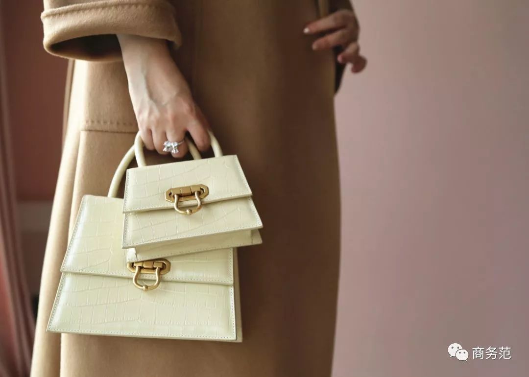 鼠年的女人买什么色的包包好,大牌鼠年限量款包包