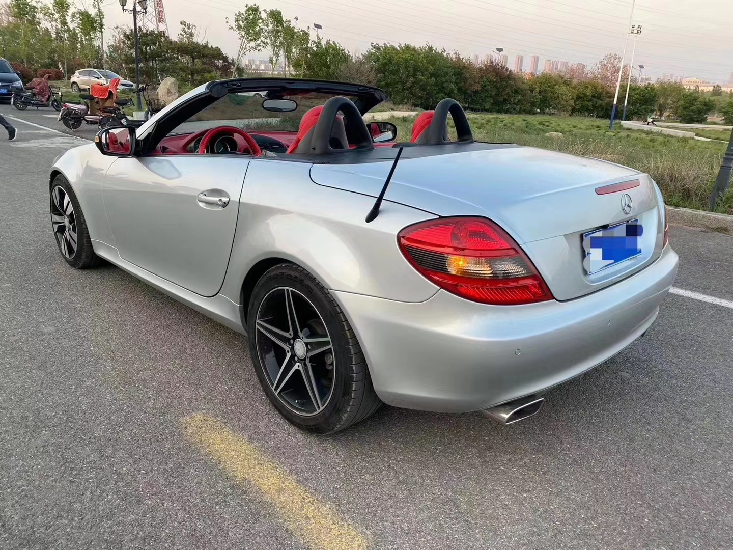 最新款奔驰slk软顶敞篷,奔驰小跑slk200二手多少钱
