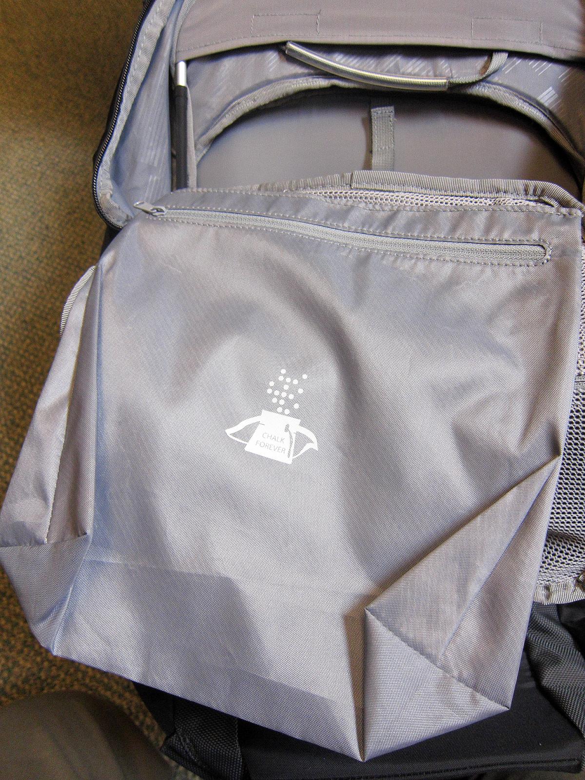 始祖鸟和猛犸象硬壳怎么选,arcteryx始祖鸟真假对比