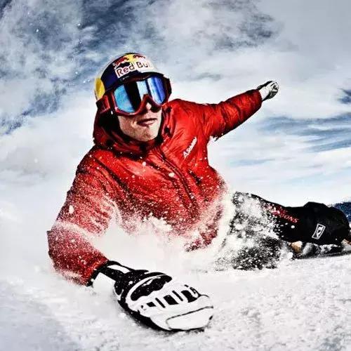 滑雪算比较贵的运动吗,滑雪运动有何难